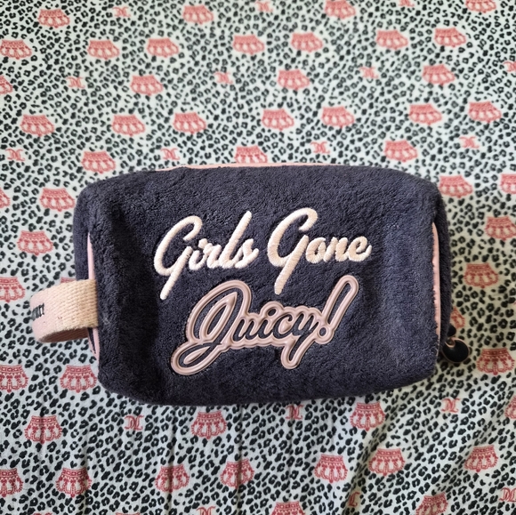Juicy Couture - Picture 1 of 6